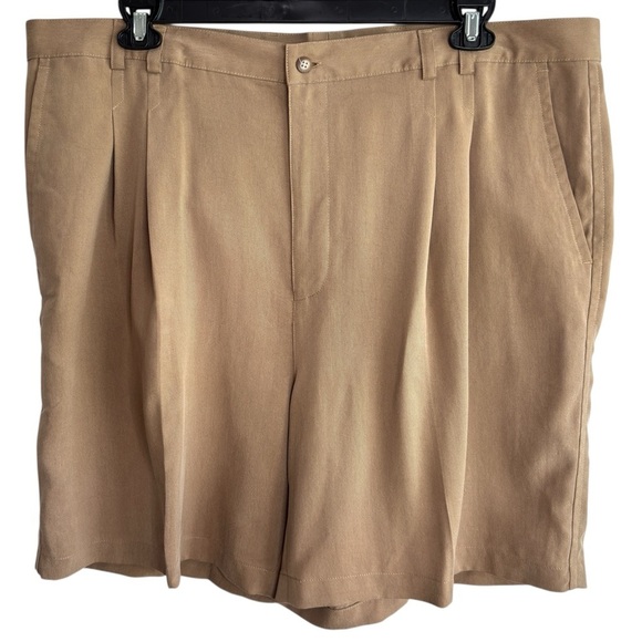 Tori Richard's Shorts Men’s Size 42 Tan Pleated Preppy Golf Lightweight Lyocell - Picture 1 of 15